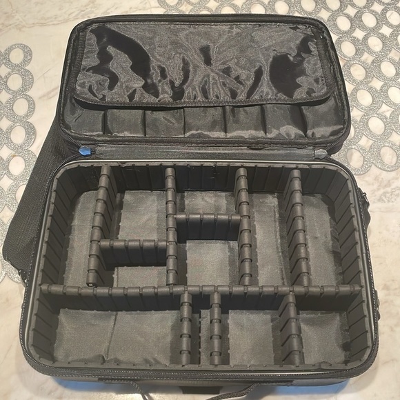 Large Makeup Suitcase​​ - Picture 7 of 10